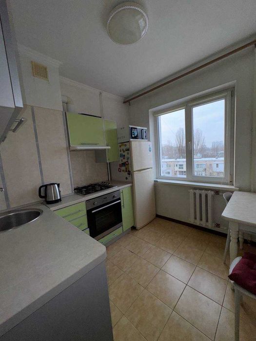 2-кімнатна з капітальним ремонтом +кладовка | Черемушки, пл. Толбухіна