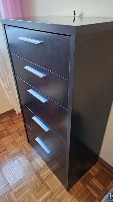 Cómoda Preta com 2 gavetas e 3 gavetões