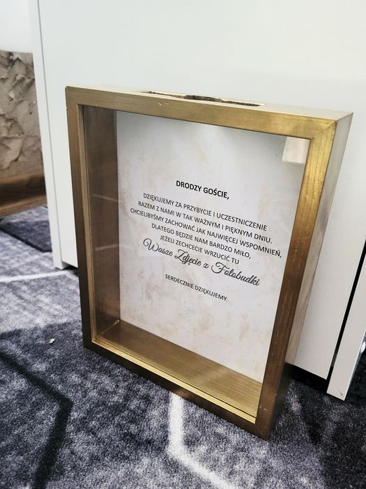 Złota ramka box na zdjęcia z fotobudki dekoracja weselna ramka zdjęcia