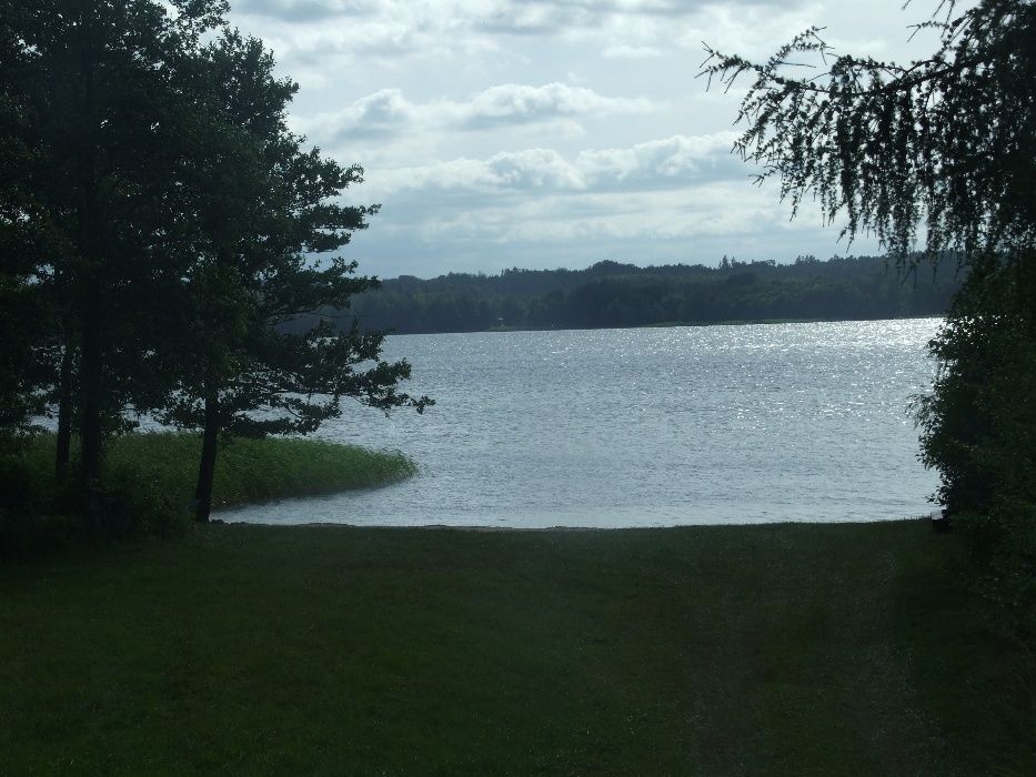 Domek letniskowy nad Jez. Dadaj z prywatną plażą.
