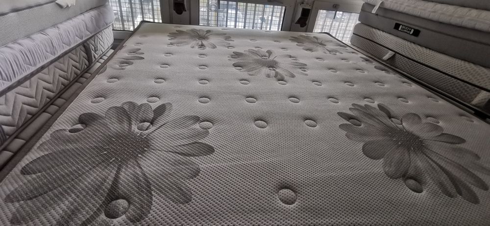 Super gruby materac z nakładką 180x200 x28cm stan idealny