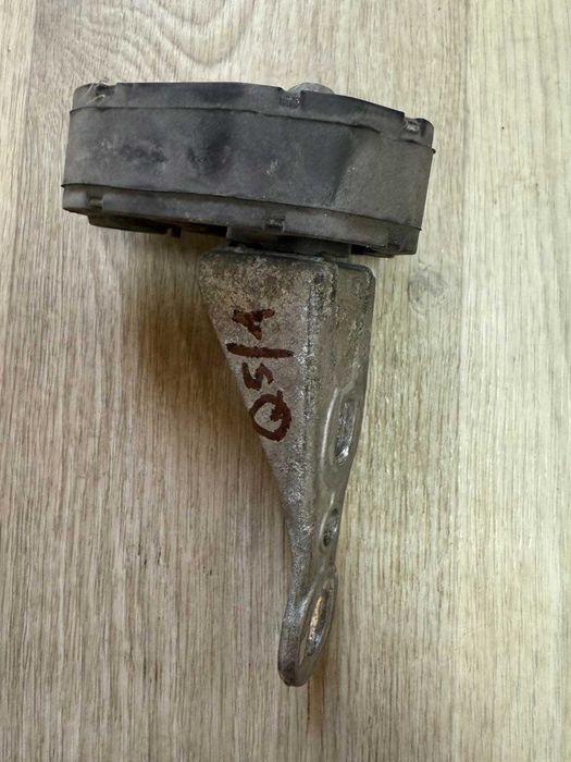 Кронштейн глушителя задний правий левий Audi Q5 Ауди R8 Кю5 2009-2017