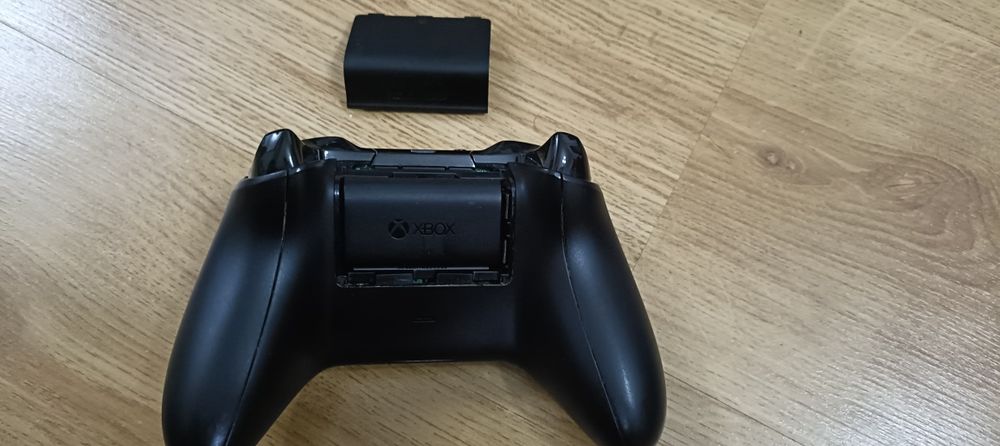 XBox One + 6 Jogos + Comando original