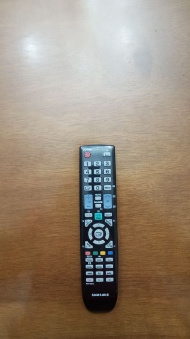 ВНИМАНИЕ Samsung телевизор 40. Разрешение 1920*1080Full Hd