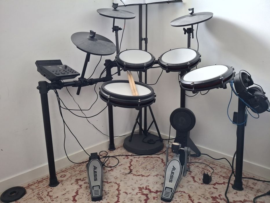 Bateria Electrónica- ALESIS Nitro MAX