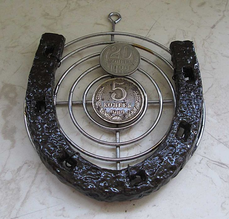 Маленькая подкова на счастье, удачу.