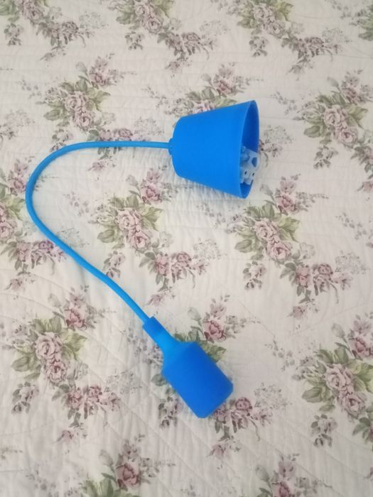 Casquilho e suspensão azul