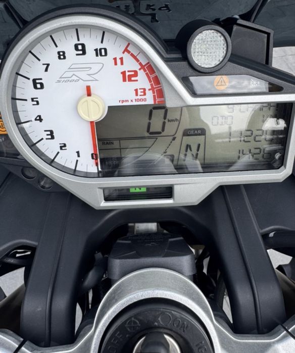 Мотоцикол бмв S1000R
