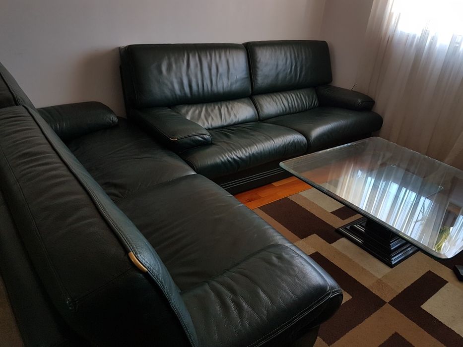 SOFÁ EM PELE (couro original), 1 unidade disponível, em ótimo estado.