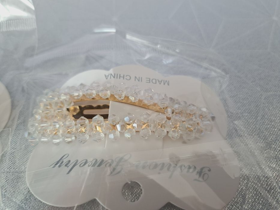 Nowe spinki klipy 2 szt. z przezroczystymi kryształkami