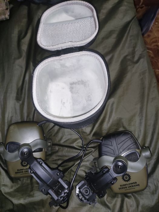 Продам чебурашки та чохол (+ наушники Impact в подарок Волонтерські)