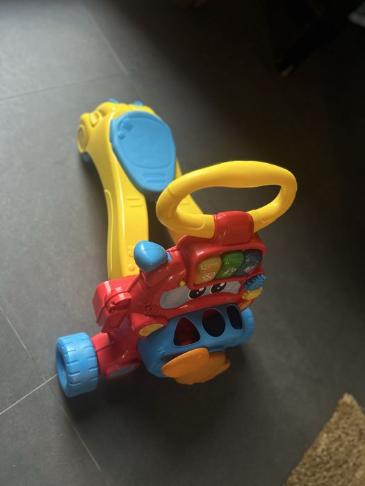 Andarilho e veiculo para brincar