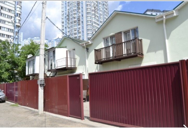 Свободна! Комната двухместная посуточно под ключ на метро Осокорки