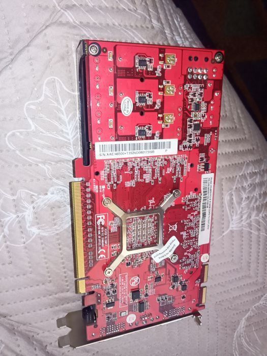 Ram Corsair Vengeance 4gb-ddr3/Gainward hd4850 pci e 512mb ddr3