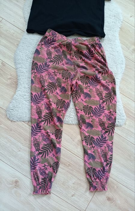 Zestaw lato , czarny top, spodnie haremki r.134/140
