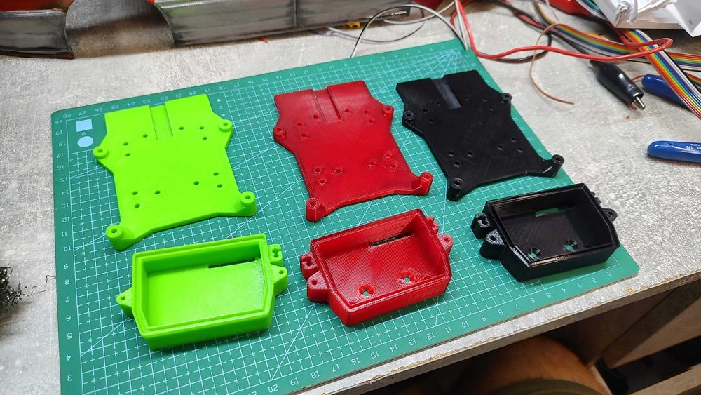 Tacka ESC + relokacja elektroniki do Traxxas XRT pod długie silniki