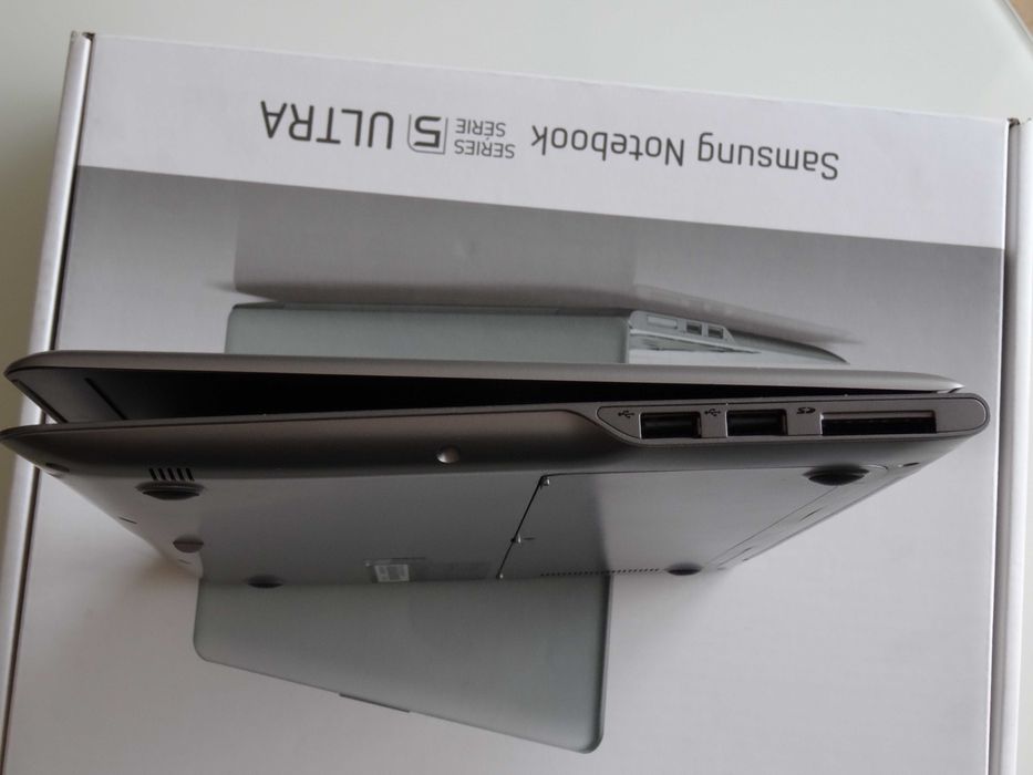 Portátil Samsung NP530U3C Ultrabook 13,3" | 8GB RAM | SSD 256GB | Bolsa e caixa