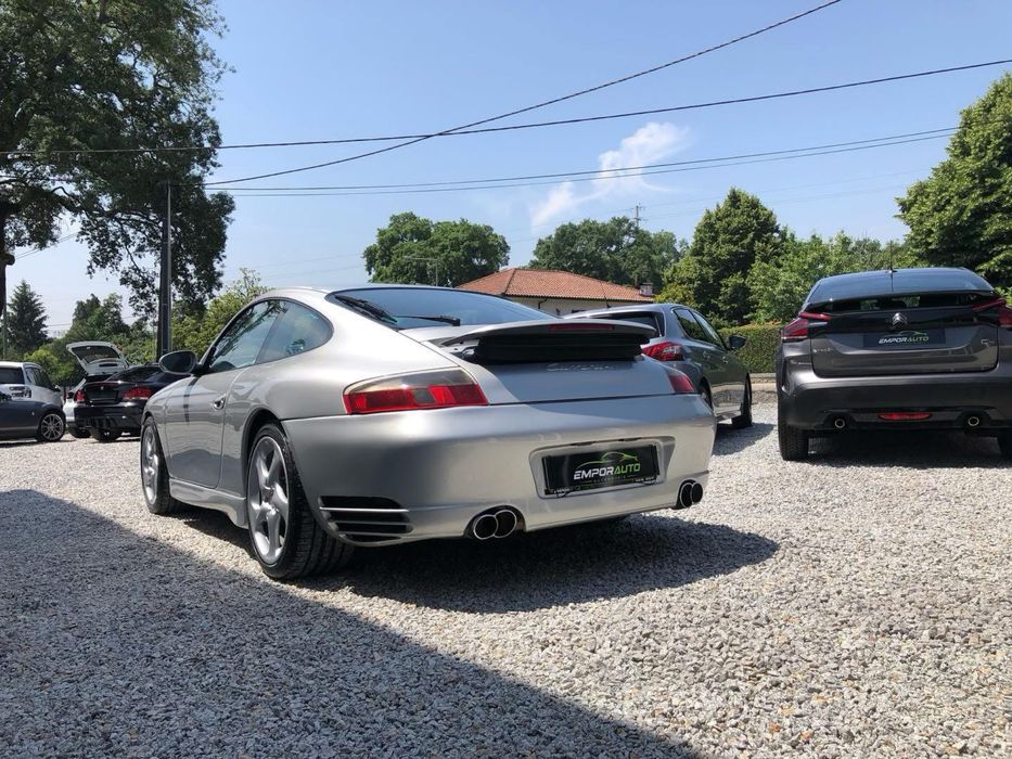 Porsche carrera 4
