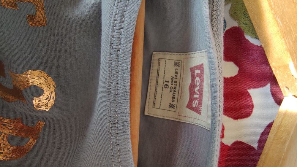 Camisola Levis tamanho 16