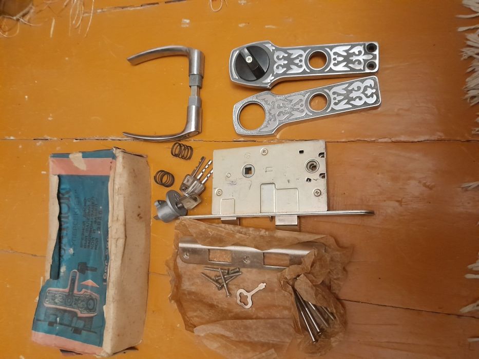 Врізний дісковий замок