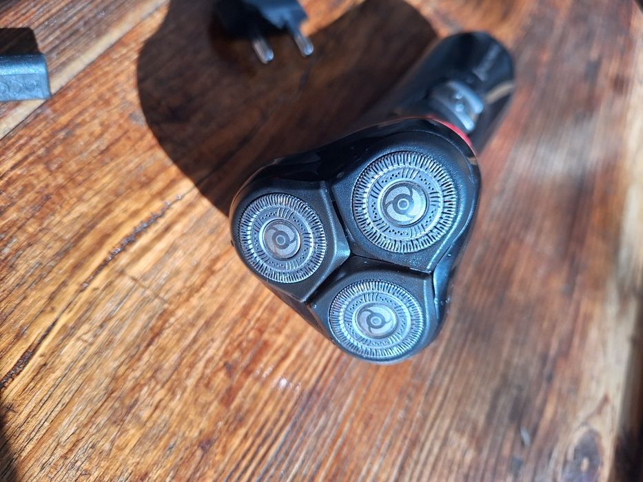 Електробритва Remington R3