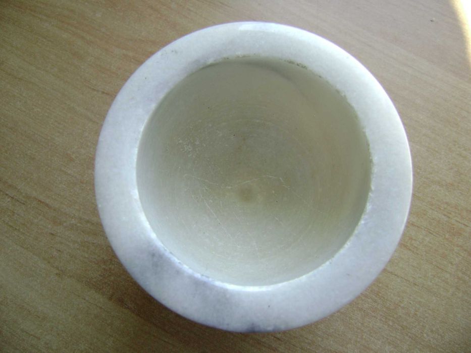 Starocie z PRL - Moździerz z marmuru = 10,5 cm średnicy