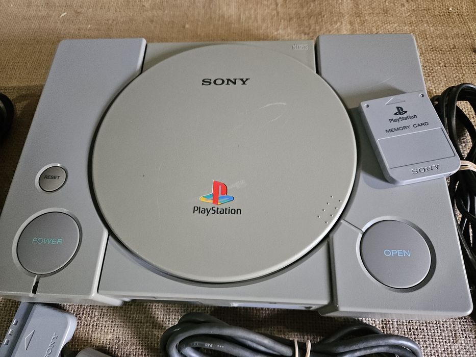 Consola ps1  com um jogo