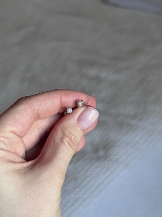 Пусети з білого золота з діамантами