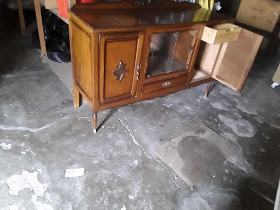 Cristaleira/aparador antigo