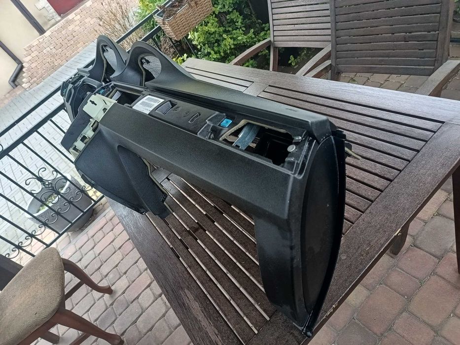 BMW E90 E91 E92 E93 deska rozdzielcza konsola navi europa czarna