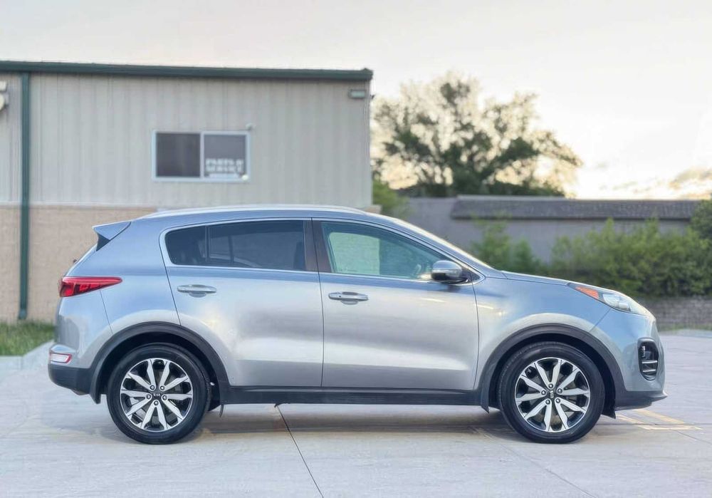 Kia Sportage EX      2019