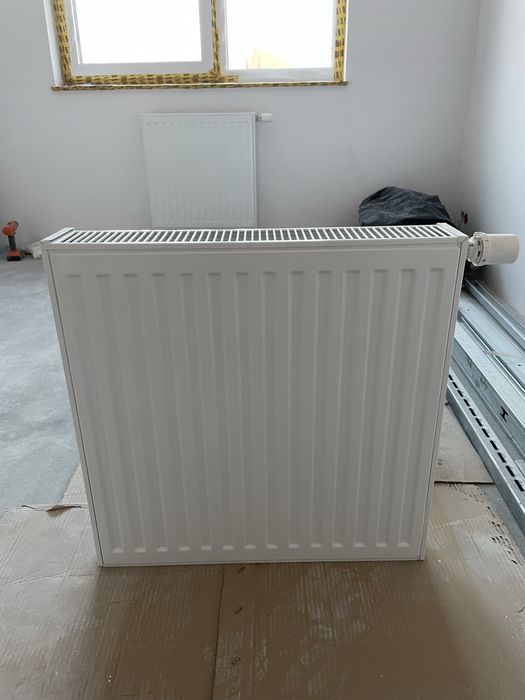 Grzejniki Radson (4x 60x60) stan deweloperski + głowice Honeywell (4x 60x60)