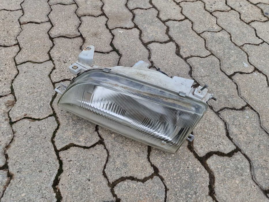 Farol esquerdo Toyota Corolla e100