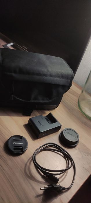 Máquina fotográfica Canon EOS 250D + objetiva + bolsa + tripé