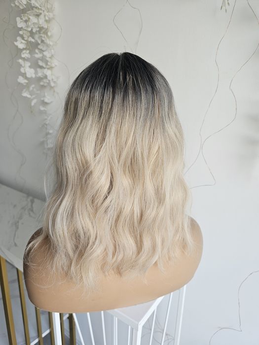 Tupet topper Sofi fale 40 cm jasny beżowy ochłodzony blond z grzywką