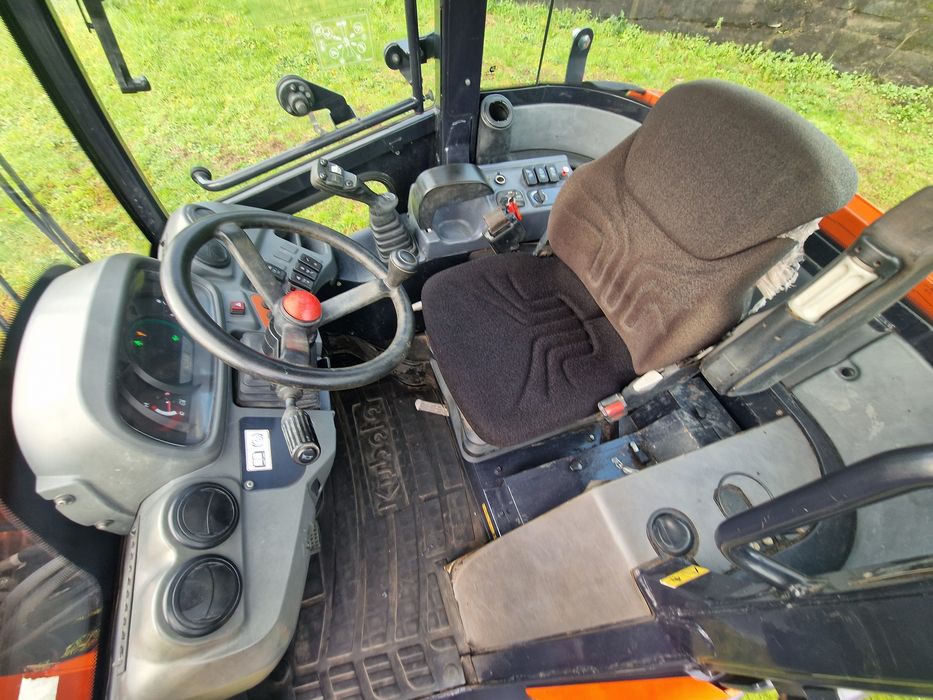 Pá carregadora kubota R 082