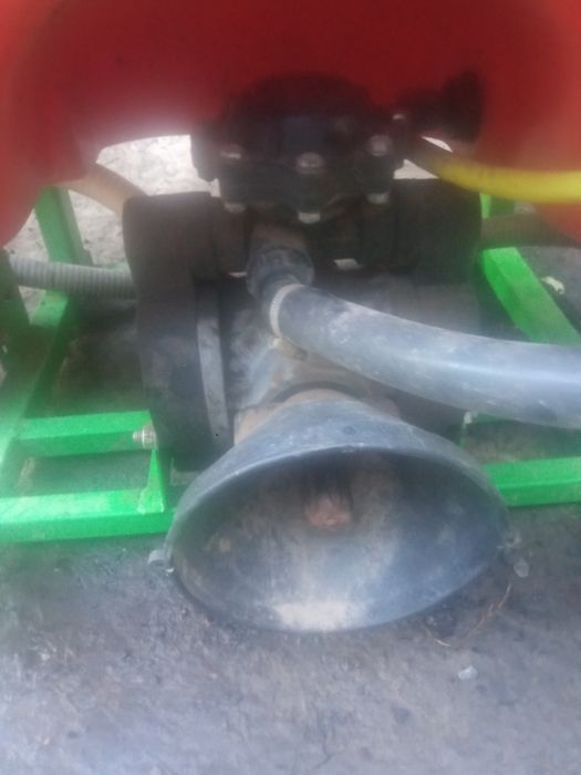 Продам оприскувач навісний