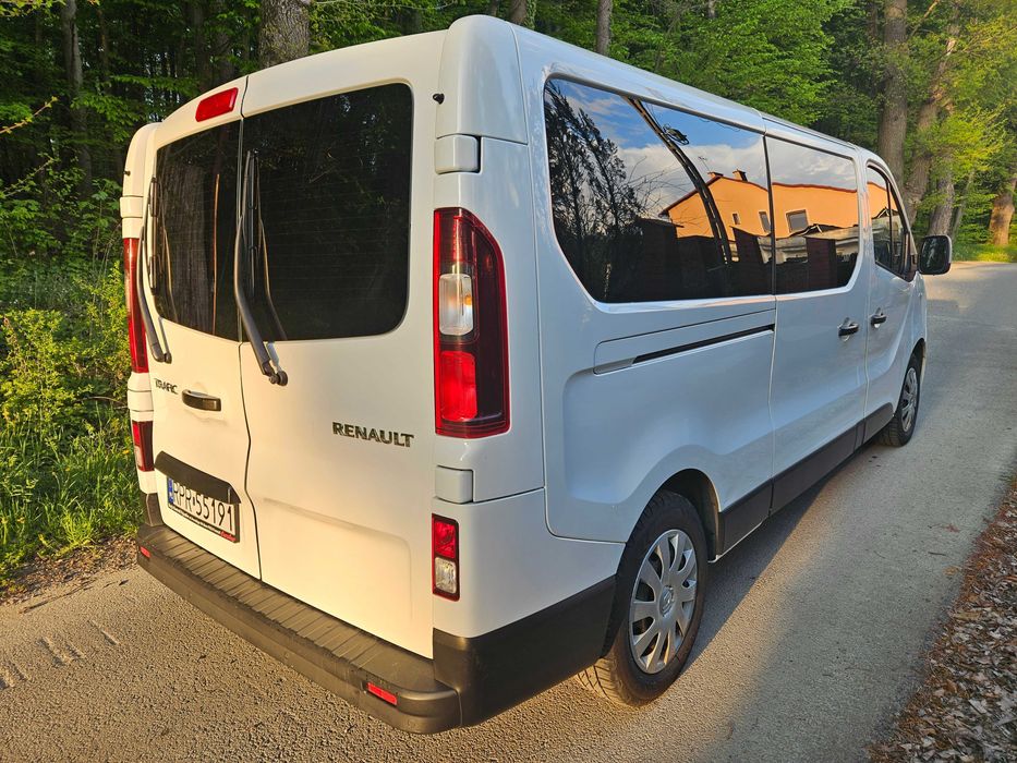 Wynajem bus 9 osobowy Renault Trafic long