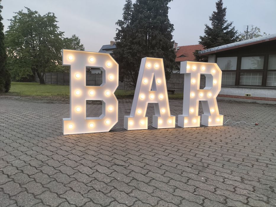 Cyfry 18 podświetlane, neony ,litery świetlne ,