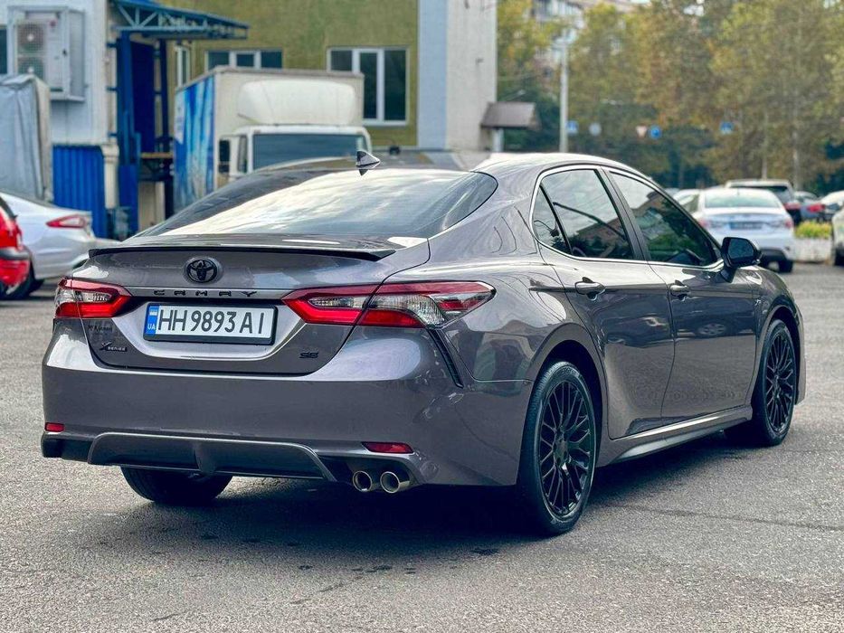 Toyota Camry SE 2022