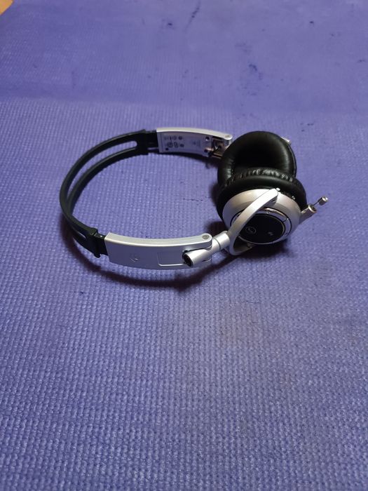 Наушники Plantronics P590.