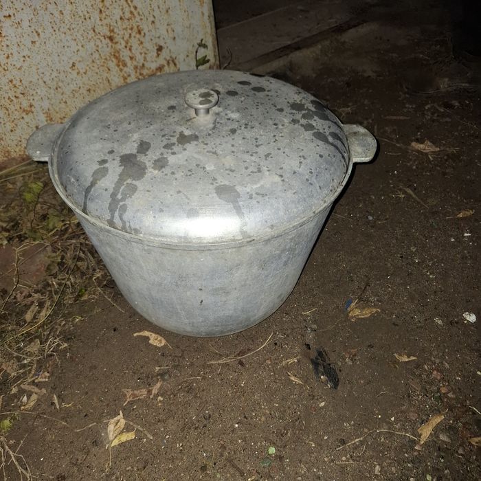 Продам  нержавеющие кастрюли 20 30, 40, 50 65 и 90 литров