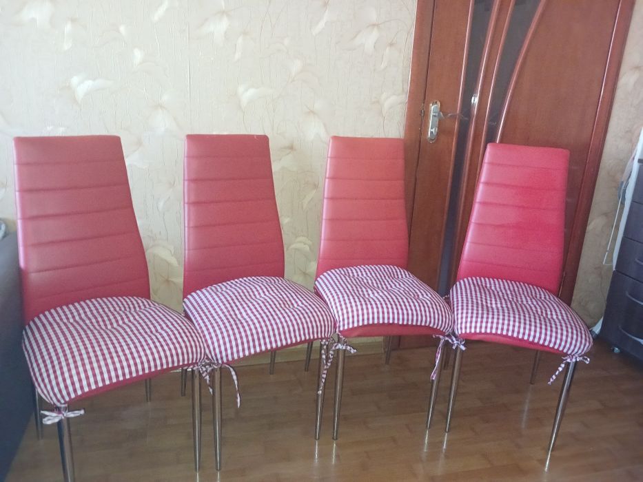 Стіл розкладний +4 стільці