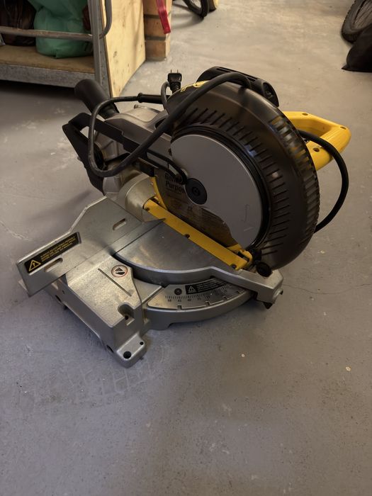Торцовка dewalt DW703 254mm
