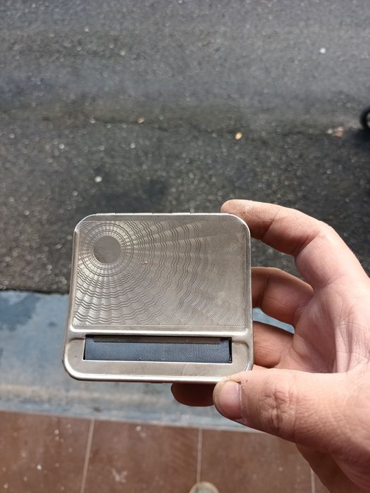 Caixa de fazer cigarros e máquina de fazer cigarros