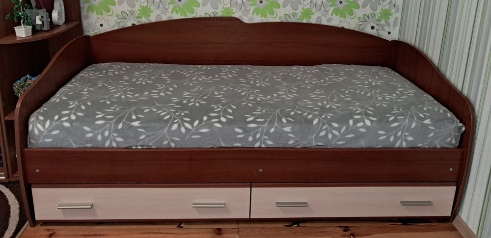 Ліжко з матрацом