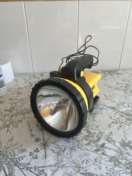 Lanterna (precisa de nova lâmpada)