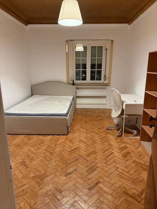 Quarto na Av de Roma