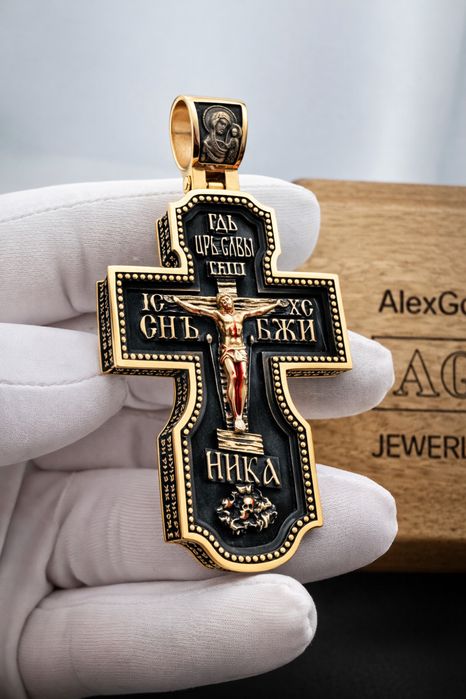 Золотой крест с деревом эбен