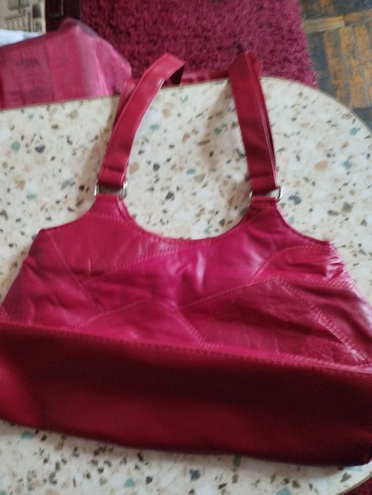 Сумка жіноча  червоний колір.